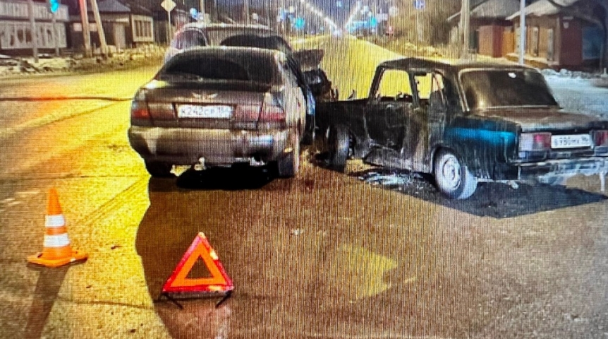 В Омске разыскивают предполагаемого виновника тройного ДТП В Омске разыскивают предполагаемого виновника тройного ДТП