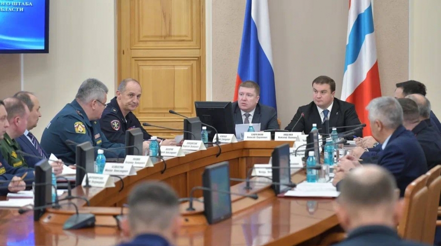 Омский губернатор Хоценко провел заседание оперштаба по безопасности на новогодних праздниках Омский губернатор Хоценко провел заседание оперштаба по безопасности на новогодних праздниках