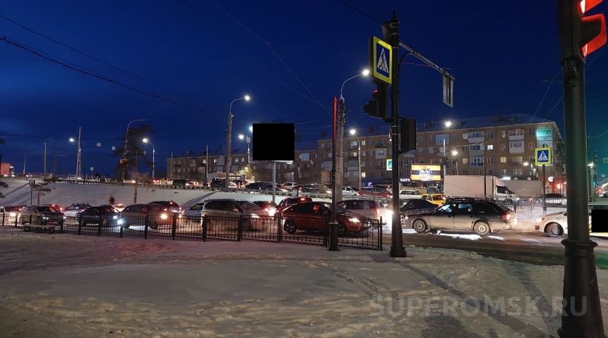 Автоновости На каких улицах в Омске утром скопились самые плотные пробки