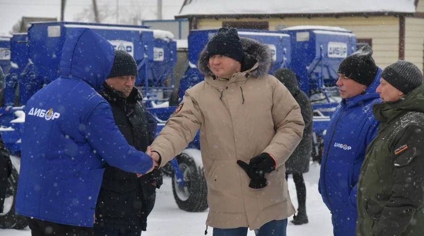 Виталий Хоценко посетил крупное предприятие по производству сельхозтехники в Таврическом районе Виталий Хоценко посетил крупное предприятие по производству сельхозтехники в Таврическом районе