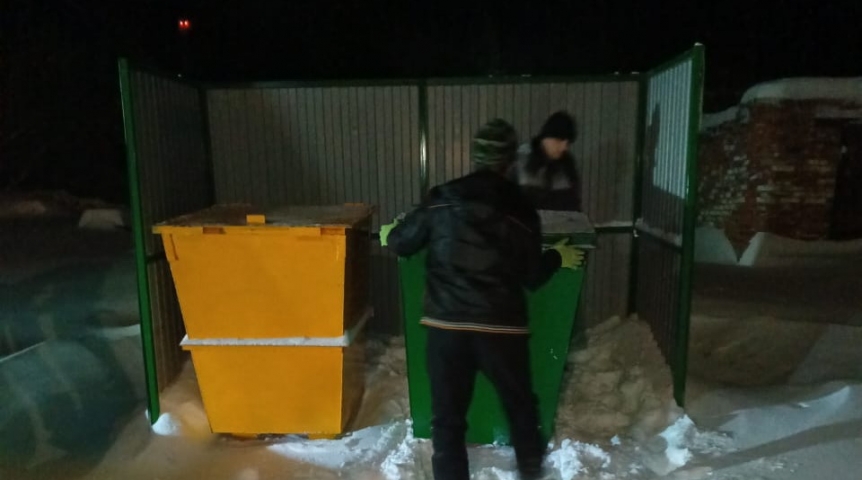 Общество В Омской области идет работа по расчистке подъездов к контейнерным площадкам