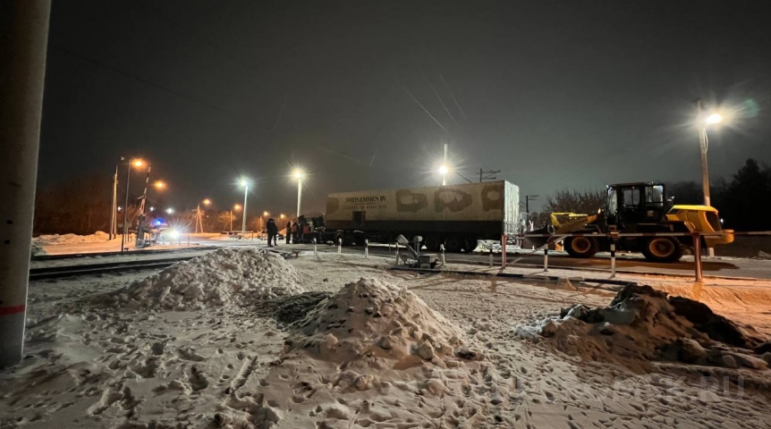 Происшествия в Омске Появились подробности перекрытия в Омске ж/д путей грузовиком
