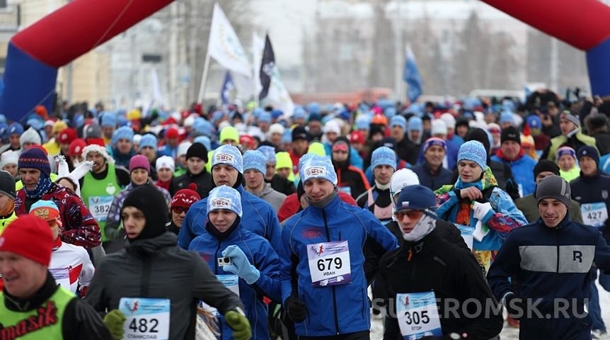 Новости спорта В Омске на старт Рождественского полумарафона вышло рекордное количество участников