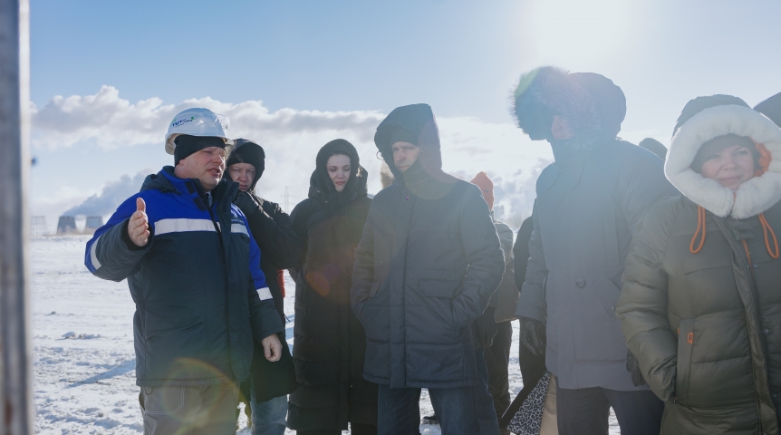 Завод «Омский каучук» посетили председатель комитета Госдумы по экологии и губернатор Омской области
