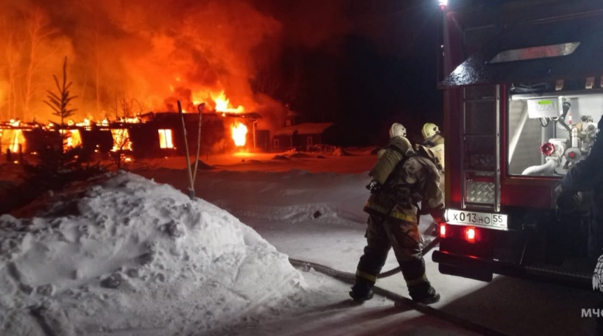 Появилось видео с масштабного пожара в Свято-Серафимовском женском монастыре под Омском Появилось видео с масштабного пожара в Свято-Серафимовском женском монастыре под Омском