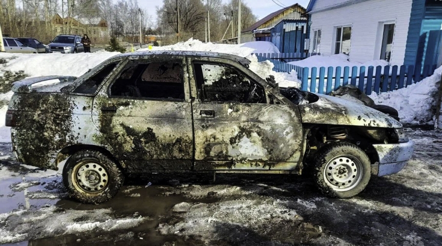 В выходные в Омской области массово горели машины В выходные в Омской области массово горели машины