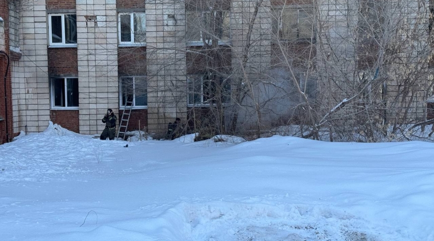 Происшествия в Омске Появились подробности возгорания в омском общежитии по улице Рабиновича