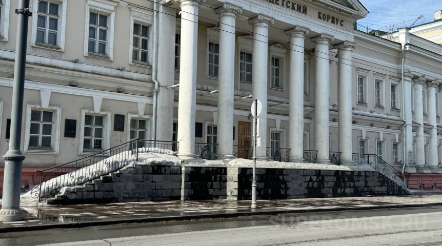 Общество Омские казаки призывают очистить вход в здание старого кадетского корпуса