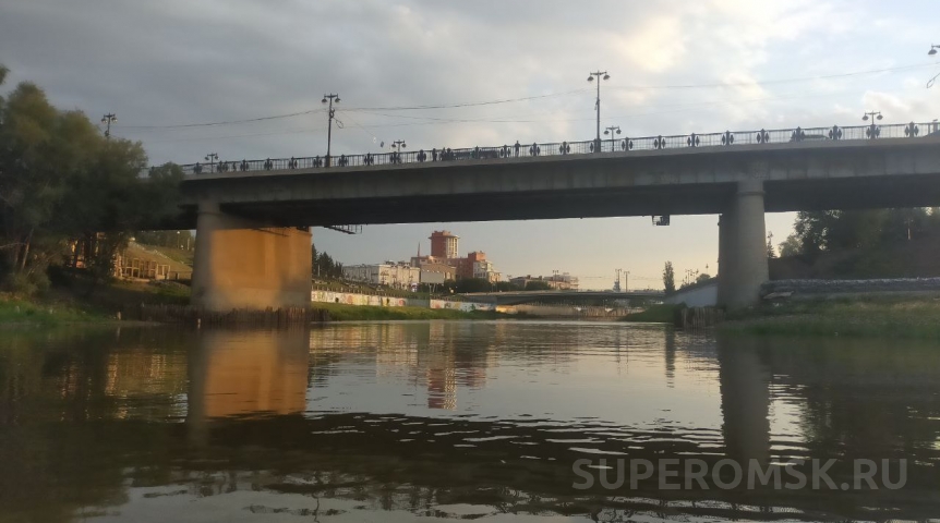 Город В Омске готовятся отремонтировать лестницу Юбилейного моста особыми материалами
