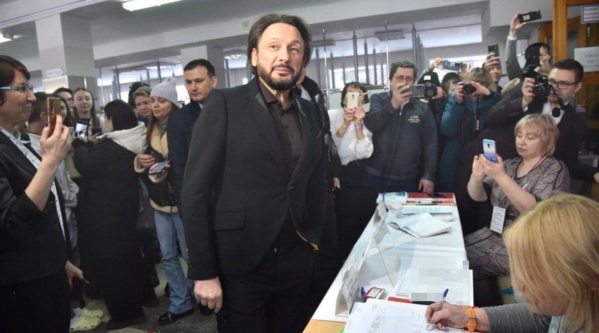 Общество Стас Михайлов проголосовал на выборах президента РФ в Омске