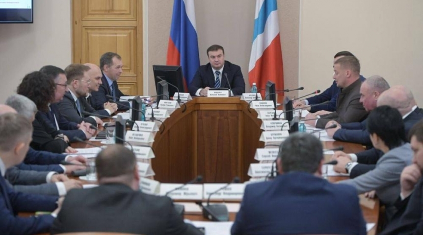 По поручению губернатора Хоценко выделены средства на 14 инициатив омичей по ремонту дорог и тротуаров