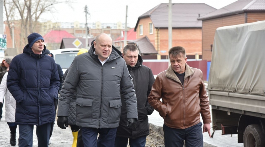 Общество Мэр Шелест проехался по местам подтоплений после жалоб омичей