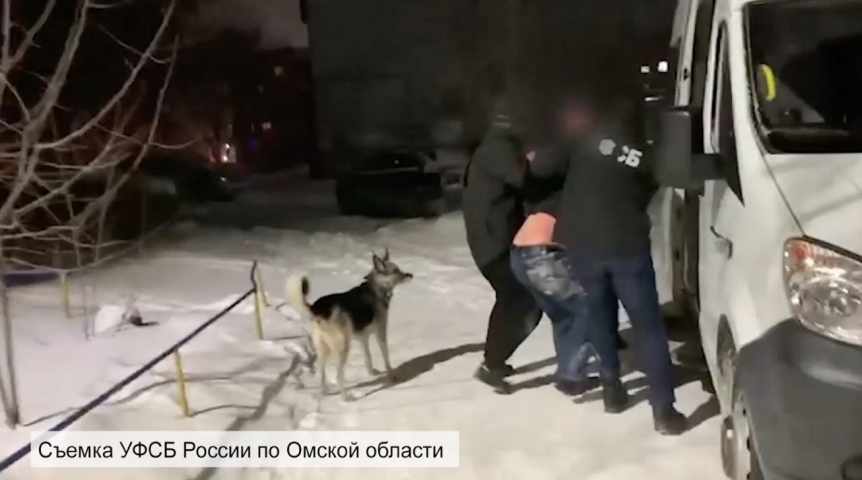 Случайный пес присоединился к ФСБ на задержании сотрудника Омского аэропорта Случайный пес присоединился к ФСБ на задержании сотрудника Омского аэропорта