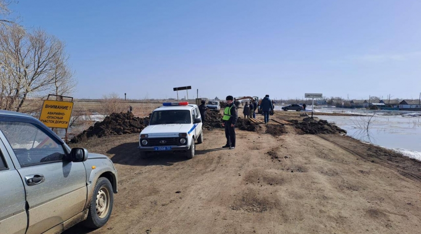 Автоновости На дороге в Омской области ограничили движение из-за потопа