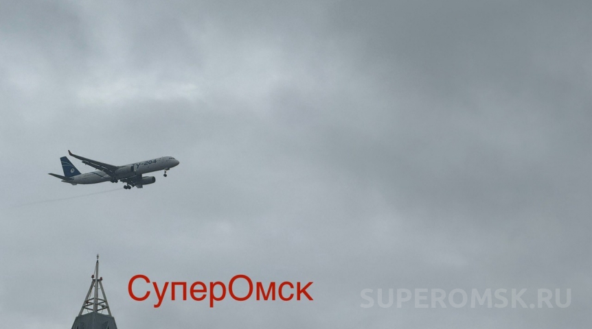 Промышленность В Омск прилетел пассажирский Ту-204