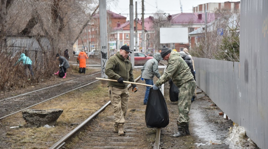 Мэр Омска Шелест вывел подчиненных на уборку города Мэр Омска Шелест вывел подчиненных на уборку города