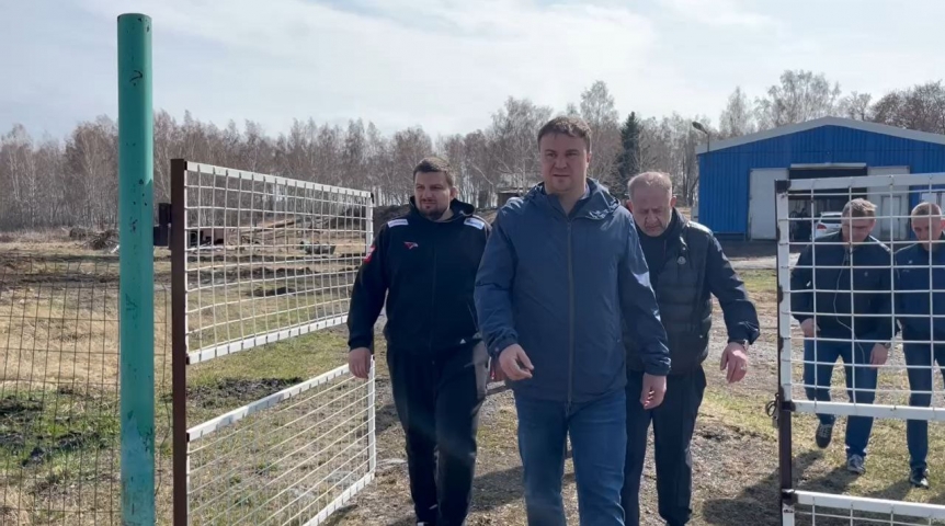 Омский губернатор Виталий Хоценко проинспектировал обновленный лагерь «Орленок» в Калачинском районе Омский губернатор Виталий Хоценко проинспектировал обновленный лагерь «Орленок» в Калачинском районе