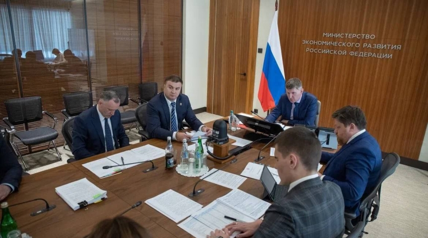 Глава Омской области Хоценко встретился с министром экономического развития РФ Решетниковым Глава Омской области Хоценко встретился с министром экономического развития РФ Решетниковым