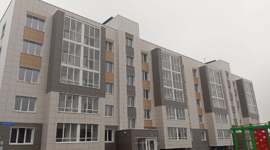 Новости недвижимости В Омске на Завертяева сдали дом с застекленными балконами
