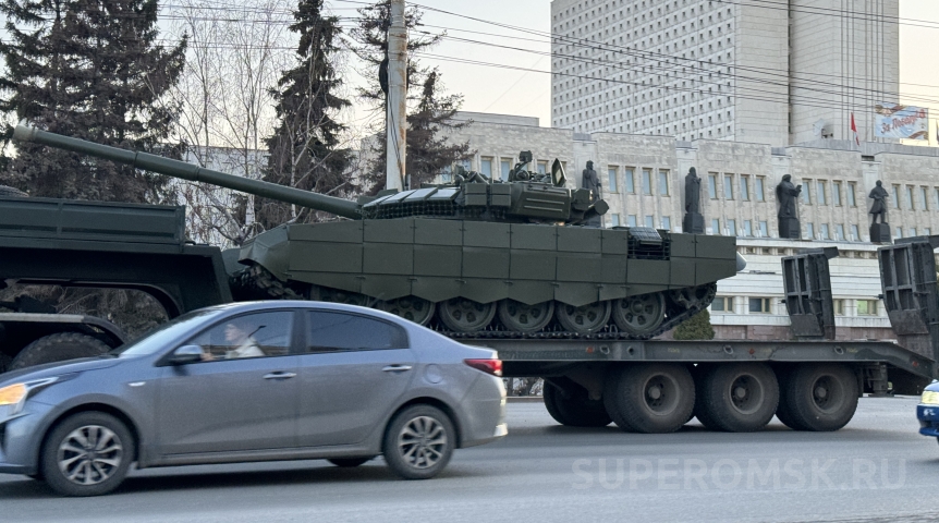 Стала известна причина скопления военной техники в центре Омска Стала известна причина скопления военной техники в центре Омска