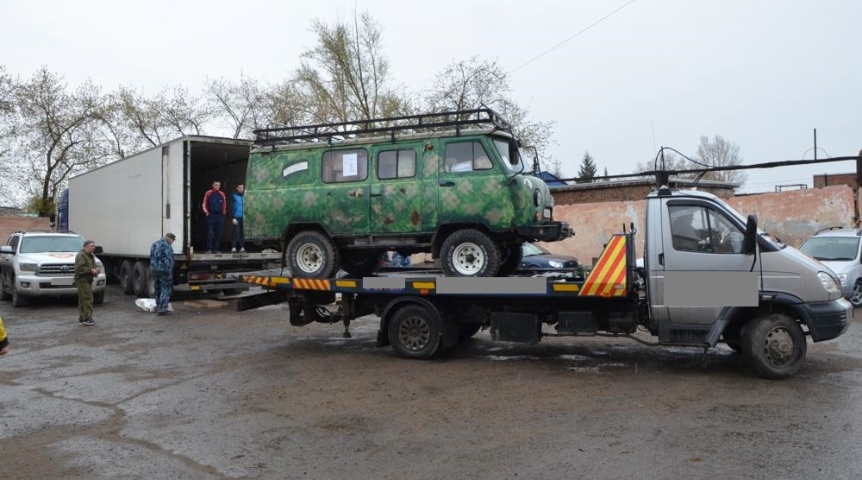 Из Омска в Луганск отправили «победную» фуру с гуманитарным грузом Из Омска в Луганск отправили «победную» фуру с гуманитарным грузом