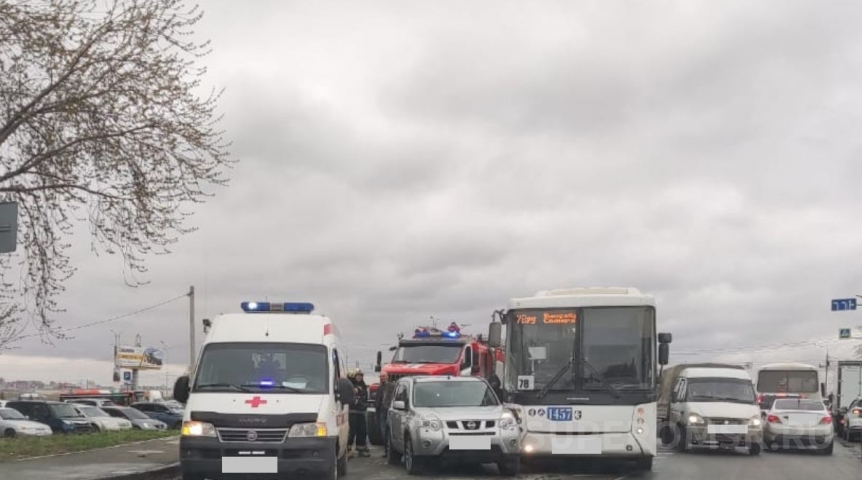 Происшествия в Омске В Омске пассажирский автобус попал в ДТП с пострадавшими