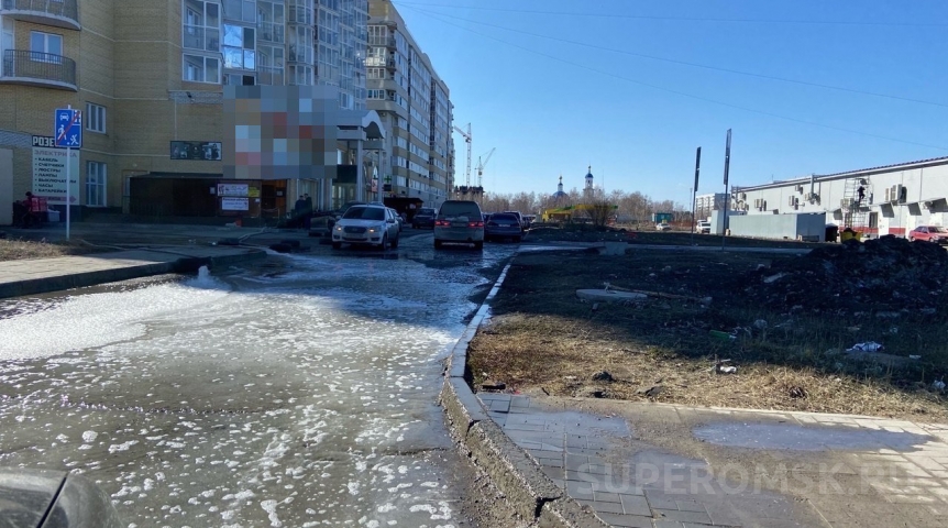Происшествия в Омске Жители омской Московки жалуются на зловоние после канализационного порыва