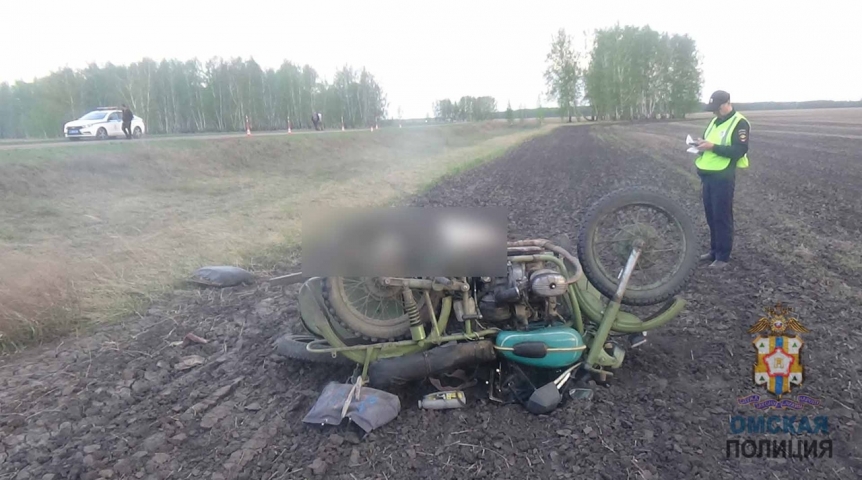 В Омской области после падения в кювет погиб водитель мотоцикла В Омской области после падения в кювет погиб водитель мотоцикла