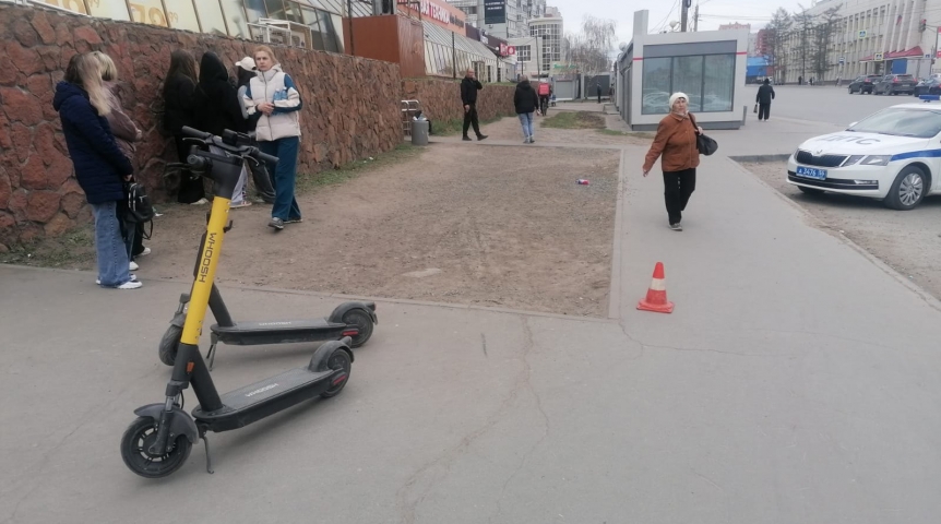 Происшествия в Омске В Омске девочка на электросамокате жестко снесла старушку
