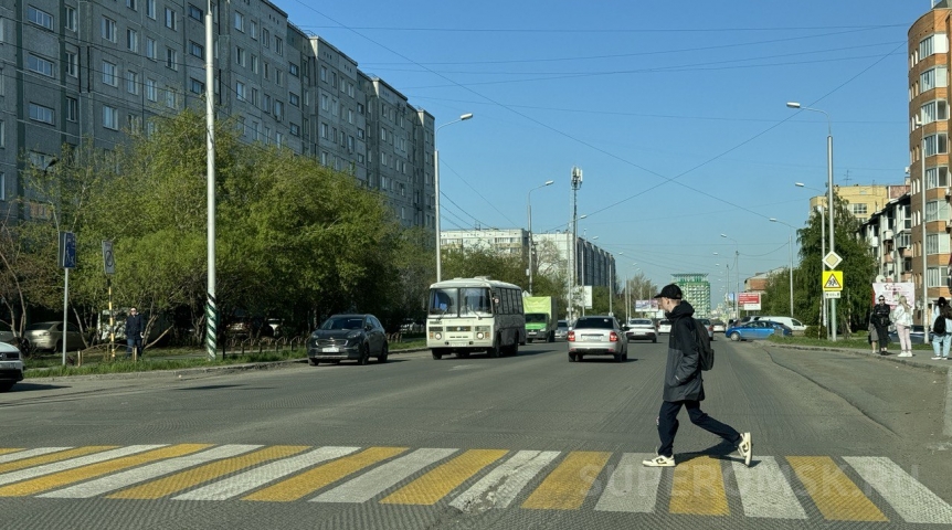 В Омске на фрезерованную дорогу нанесли зебру В Омске на фрезерованную дорогу нанесли зебру