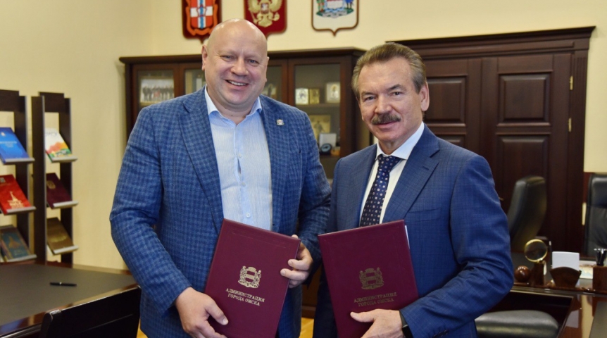 Власть Мэр Омска Шелест подписал соглашение о создании нового памятника на месте шара «Держава»