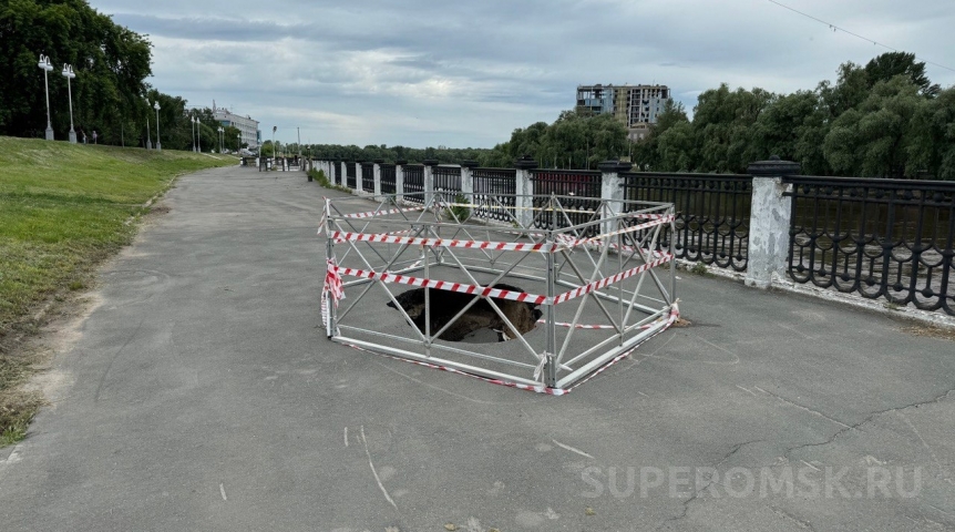 Судебный участок набережной Оми продолжает обваливаться