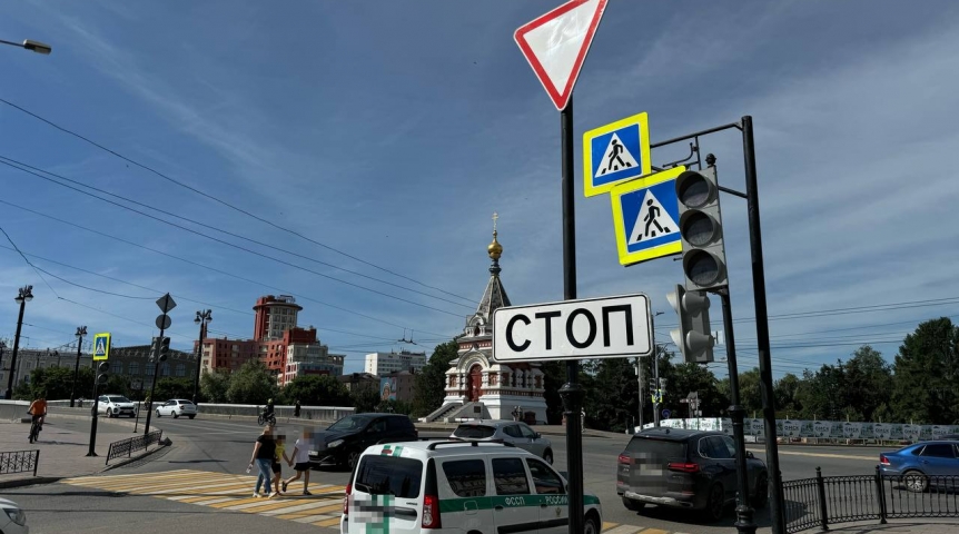 Автоновости На перекрестке в центре Омска несколько дней не работает светофор