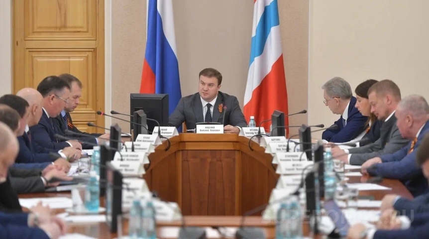Омский губернатор Хоценко провел оперштаб по ликвидации последствий паводка Омский губернатор Хоценко провел оперштаб по ликвидации последствий паводка
