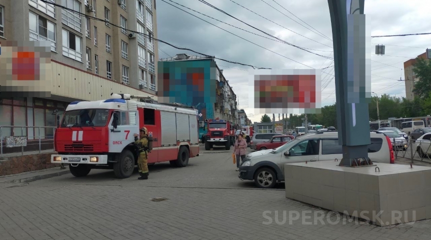 После пожара в омском «Хочу Пури» пожарные стянулись на дым к «Бургер Кинг»