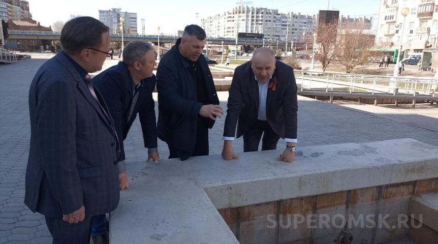 В Омске вернули к жизни каскадный фонтан у библиотеки имени Пушкина В Омске вернули к жизни каскадный фонтан у библиотеки имени Пушкина