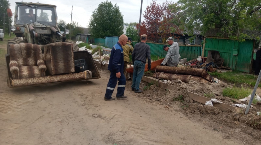 Регоператор «Магнит» помогает в устранении последствий затопления в Усть-Ишимском районе