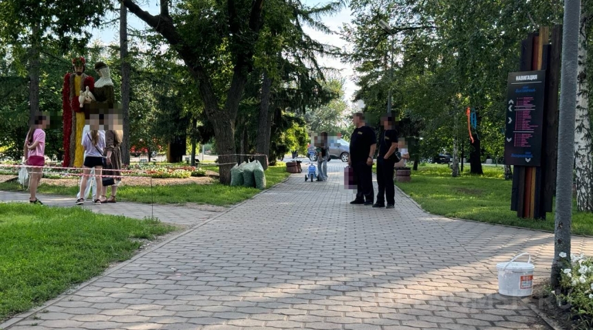 Выставку «Флора» уже начали охранять от омичей Выставку «Флора» уже начали охранять от омичей