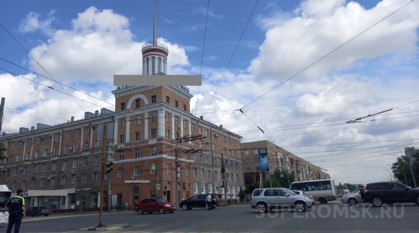 В центре Омска скопились крупные пробки из-за неработающего светофора