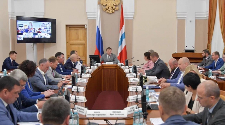 Хоценко поручил восстановить поврежденное штормовым ветром здание школы в Омской области Хоценко поручил восстановить поврежденное штормовым ветром здание школы в Омской области