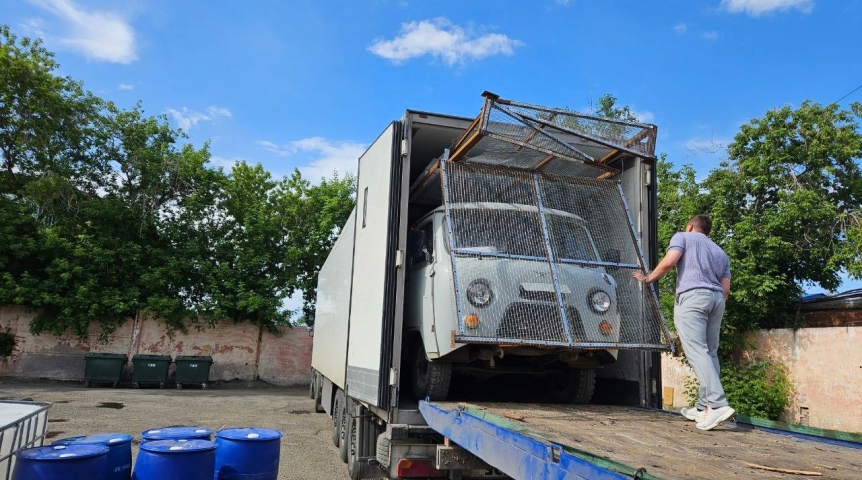 Омская область начала поставки в зону СВО грузов с антидроновой защитой Омская область начала поставки в зону СВО грузов с антидроновой защитой