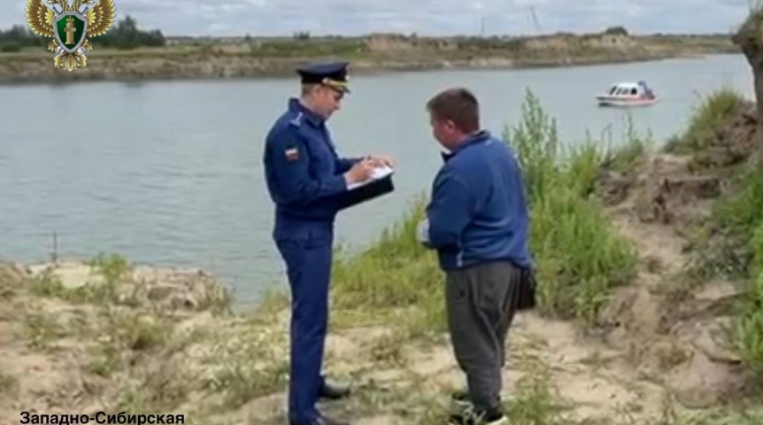 Происшествия в Омске Три человека утонули в Омской области после опрокидывания моторной лодки