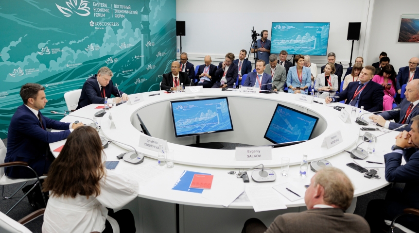 Председатель Совета директоров ГК «Титан» Михаил Сутягинский в рамках ВЭФ-2024 рассказал о перспективах развития производства «экобензина» в России Председатель Совета директоров ГК «Титан» Михаил Сутягинский в рамках ВЭФ-2024 рассказал о перспективах развития производства «экобензина» в России