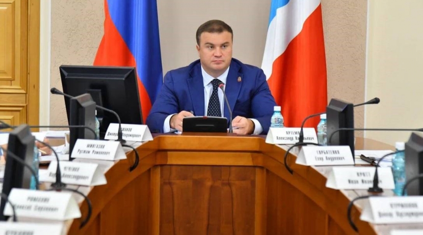 Омский губернатор Хоценко поручил выделить муниципалитетам 58 миллионов рублей на подготовку к зиме Омский губернатор Хоценко поручил выделить муниципалитетам 58 миллионов рублей на подготовку к зиме