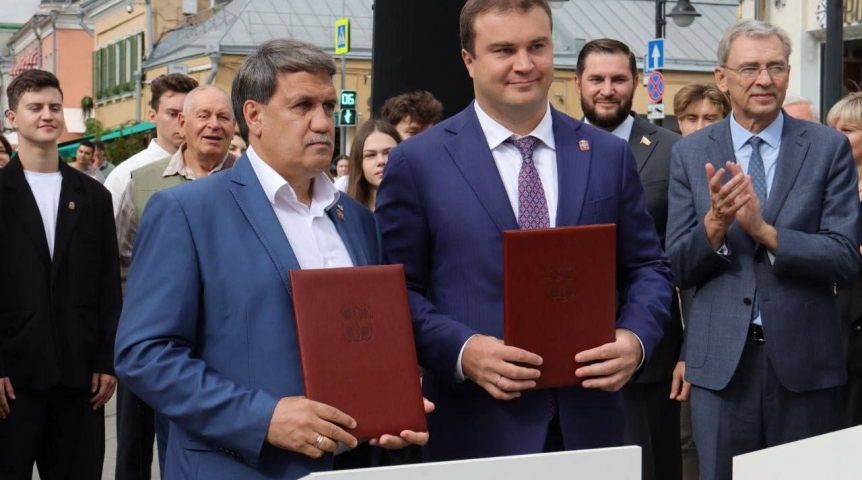 Губернатор Виталий Хоценко открыл в Москве фотовыставку «Омская область – территория развития» Губернатор Виталий Хоценко открыл в Москве фотовыставку «Омская область – территория развития»