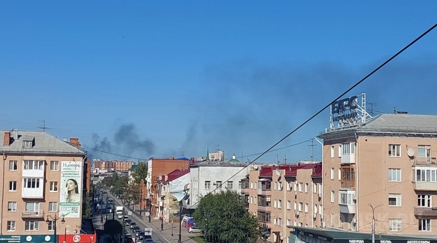Происшествия в Омске Стало известно, что горит с густым черным дымом на окраине Омска