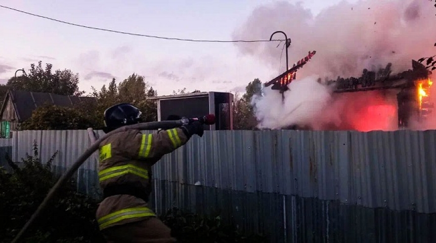 Мужчина и женщина погибли на пожаре в Омске Мужчина и женщина погибли на пожаре в Омске