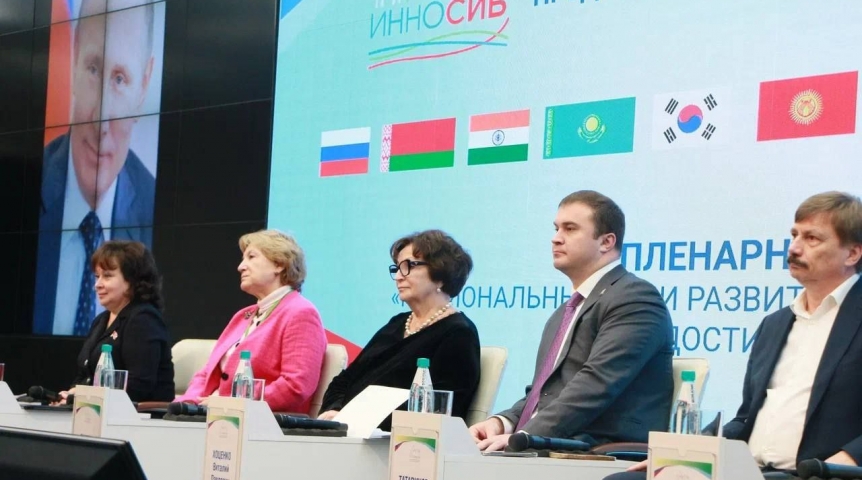 Экономика Виталий Хоценко официально открыл XIII Международный форум «ИННОСИБ-2024» в Омске