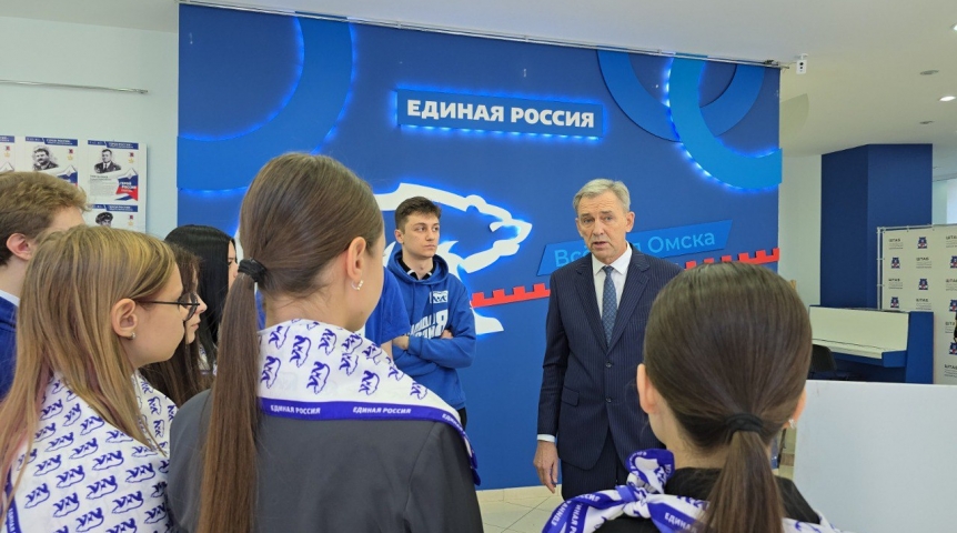 Председатель Заксобрания Артемов пригласил омичей на фотовыставку ко дню рождения президента Путина Председатель Заксобрания Артемов пригласил омичей на фотовыставку ко дню рождения президента Путина