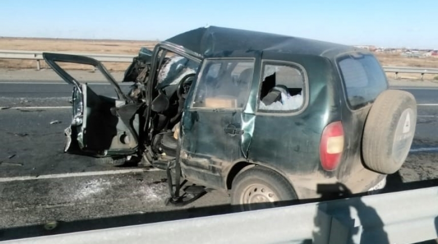 Происшествия в Омске Появилось видео мощного лобового столкновения с грузовиком на трассе в Омской области